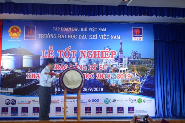 PVU tổ chức Lễ tốt nghiệp trao bằng kỹ sư khóa 3 và khai giảng năm học 2018-2019
