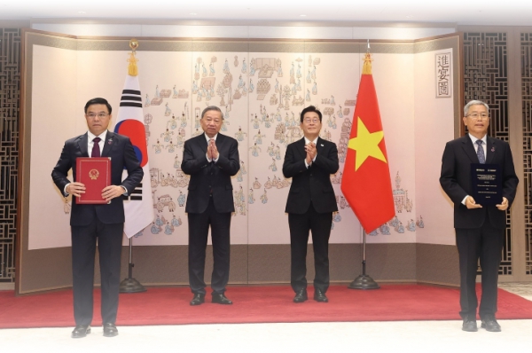 Petrovietnam: Những bước đi mạnh mẽ hiện thực h&oacute;a "bước chuyển kỷ nguy&ecirc;n"